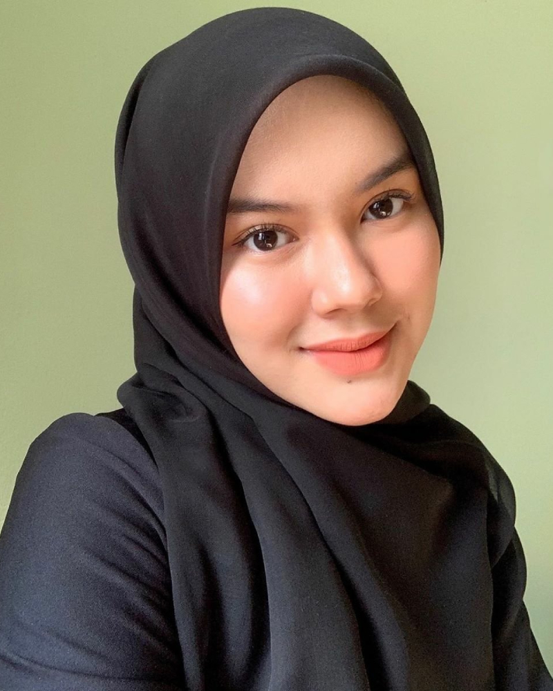 Cewek Hijab Manis Bibir tebal mirip RAisya Adrian
