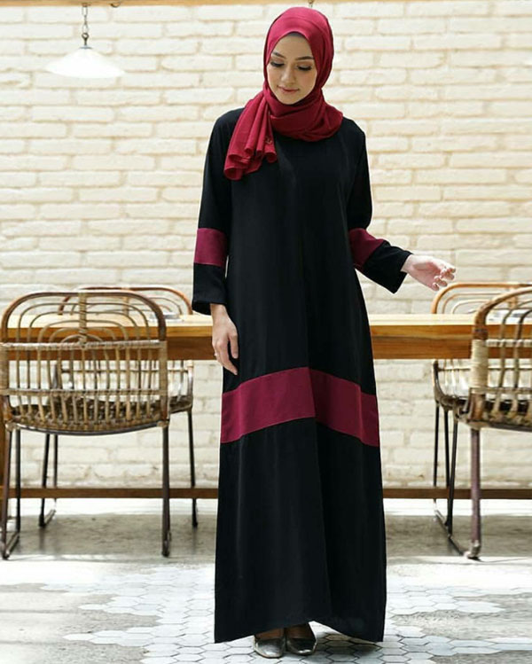 Jilbab Cocok yang pas dengan baju warna hitam adalah warna merah