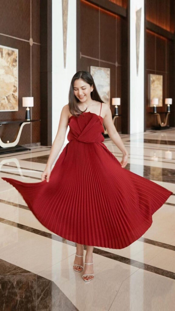 Gaun merah Jessica Milla Seksi