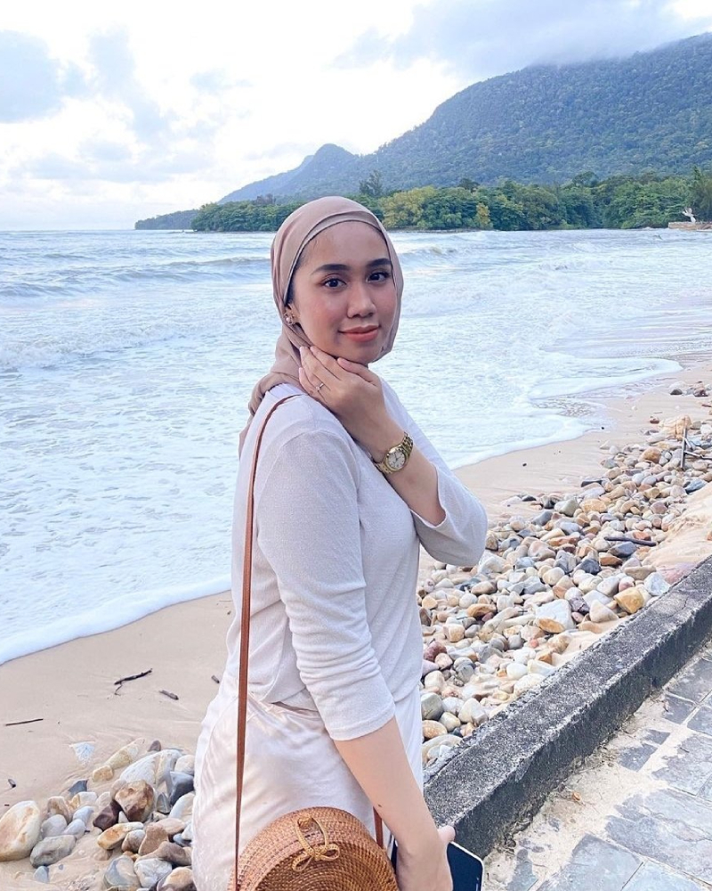 style hijab pantai casual jilbab abang lebar