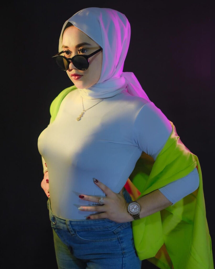 CEwek Hijab Busung Dada Besar