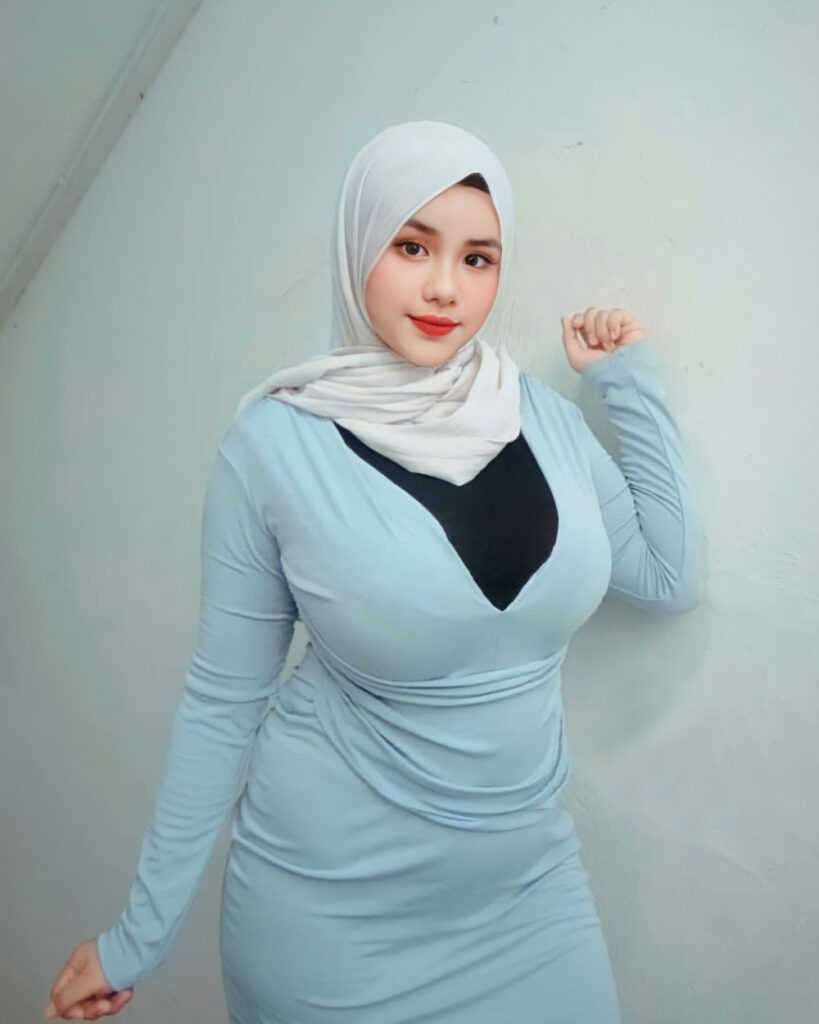 Cewek Hijab Gendut Gemoy seksi dan manis