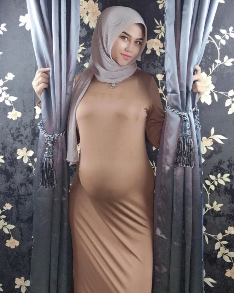 Foto Bunda Keisha Hamil Hot mom Perut buncit Bumi seksi Selebgram hijab