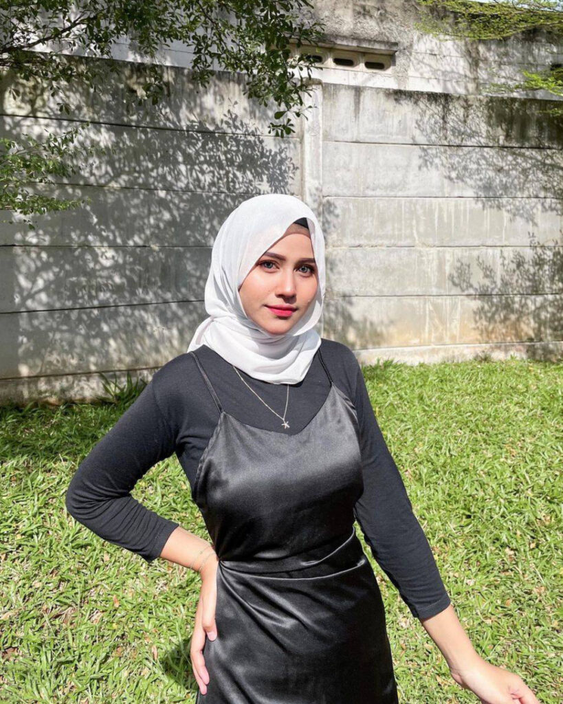 Mini Dres HItan Satin Licin CEwek Hijab Tudung Melayu Seksi Mahara Raozra