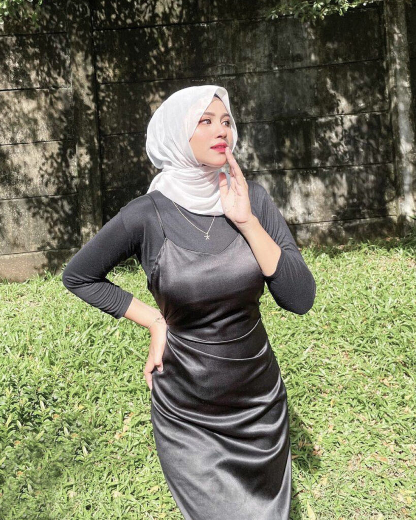 Mini Dress HItam Satin Licin Cewek Hijab