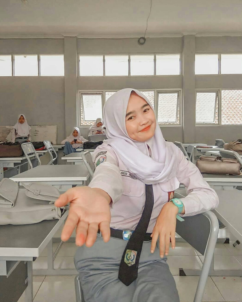 Anggi Siswi SMA Hijab Manis