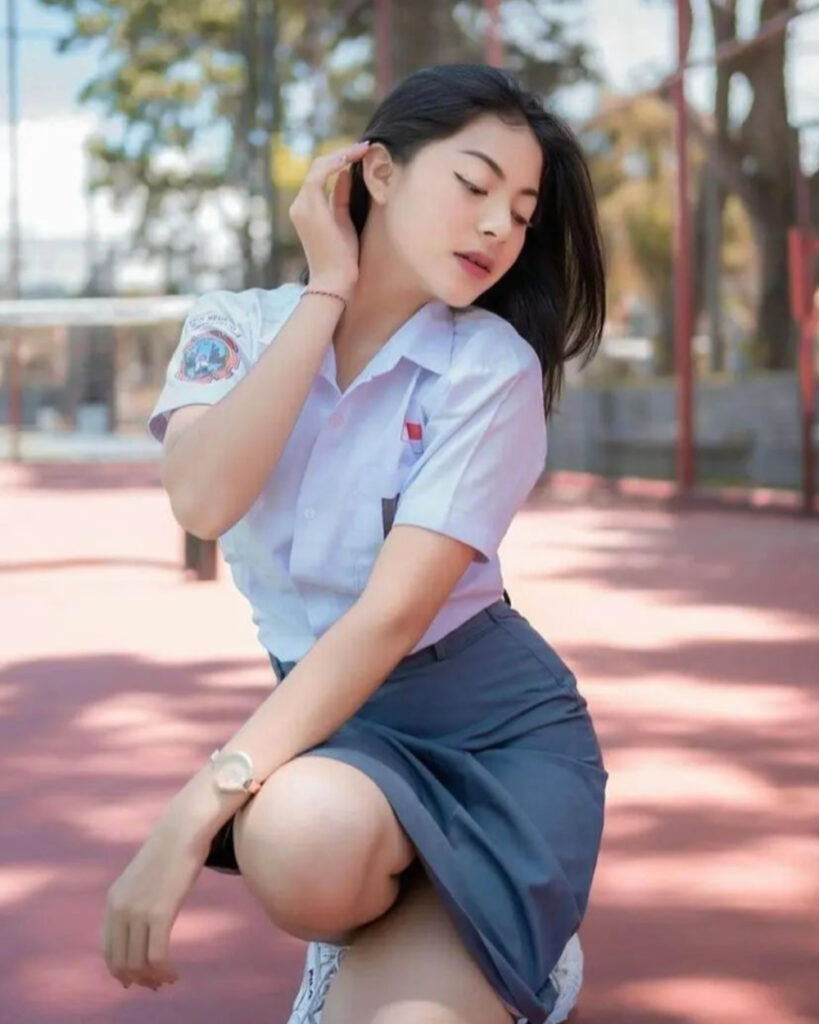 Intip Celana Dalam Siswi SMA Rok Penek