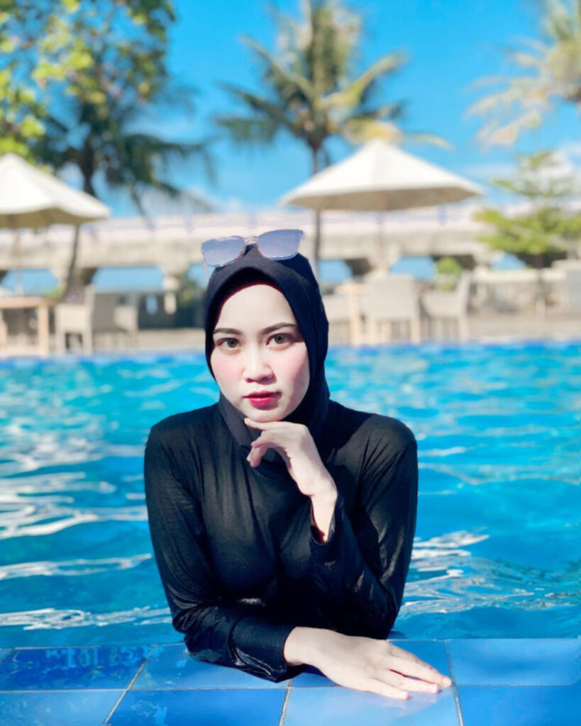 Irma Fadillah Hijaber basah main air di kolam renang