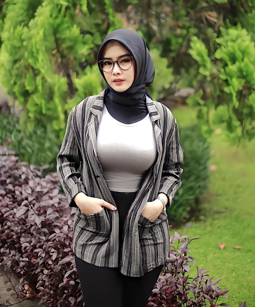 Marfa Moela Selebgram Hijab Tidak Hanya Cantik Tapi Juga Seksi Dzargon