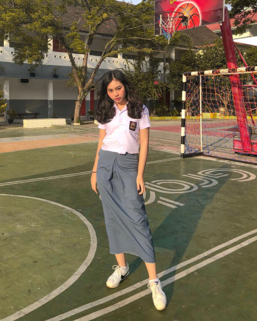 Rok Gantung Siswi SMA MAnis Cantik di Lapangan Baskes SMAN Medan