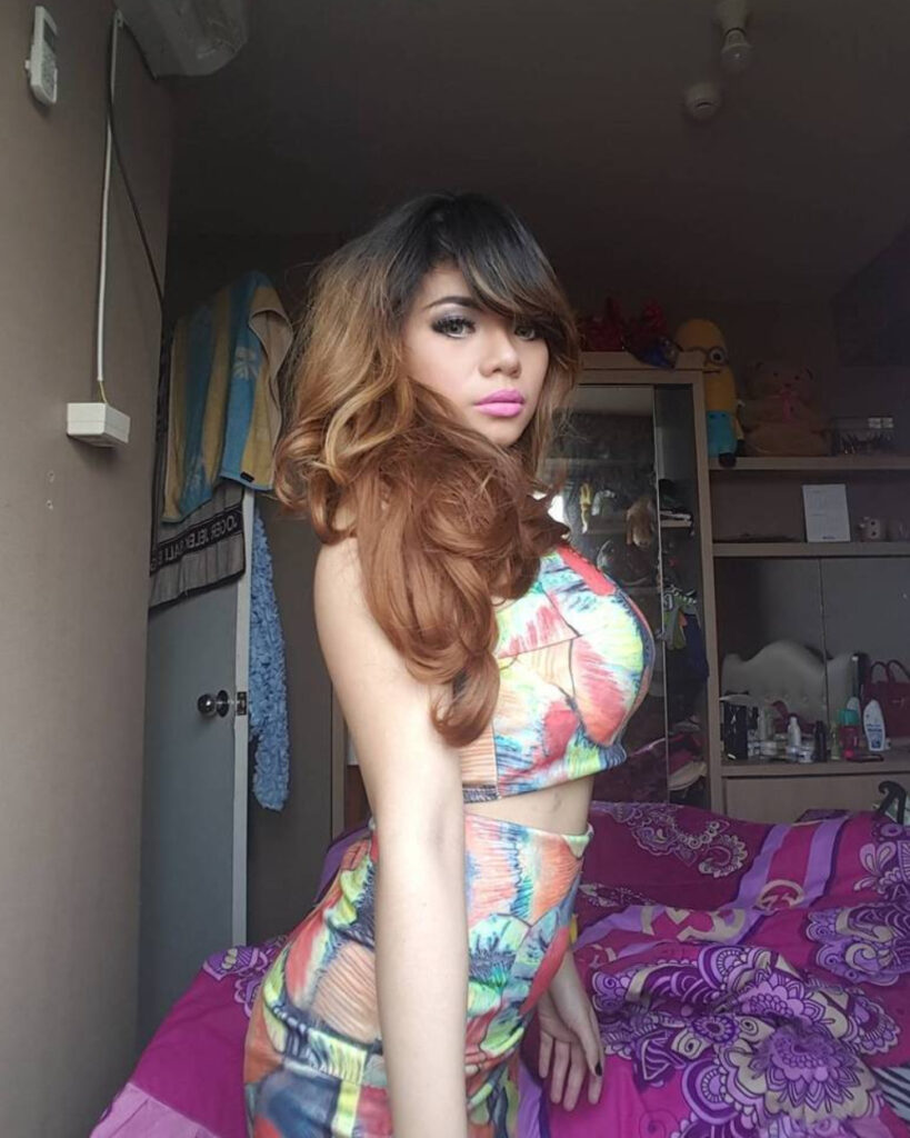 Foto Seksi Dinar Candy Busung dada Bibir Pink