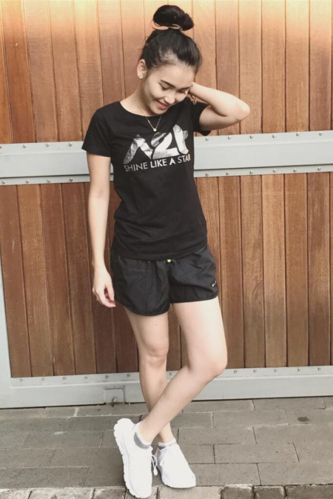 Hot Pant Paha Mulus Ayu Ting Ting seksi