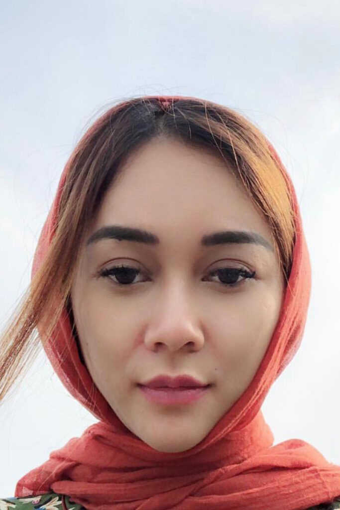 Jilbab Poni Aura Kasih Rambut Pirang manis