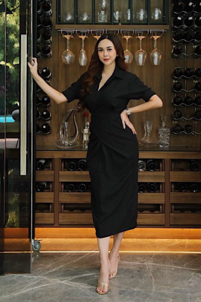 Midi Dress HItam Seksi Aura Kasih