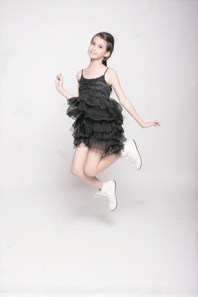 Mini Black Dress Safira Kaunang Model SMP Seksi