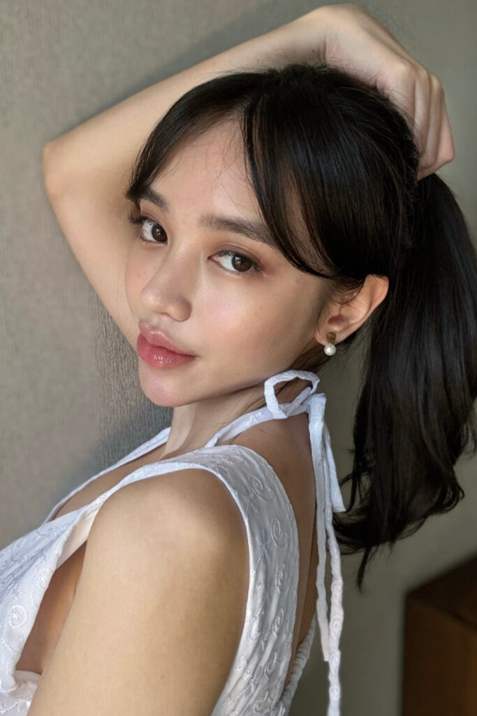 Pose Menggoda Amanda Zahra Ikat Rambut selfie