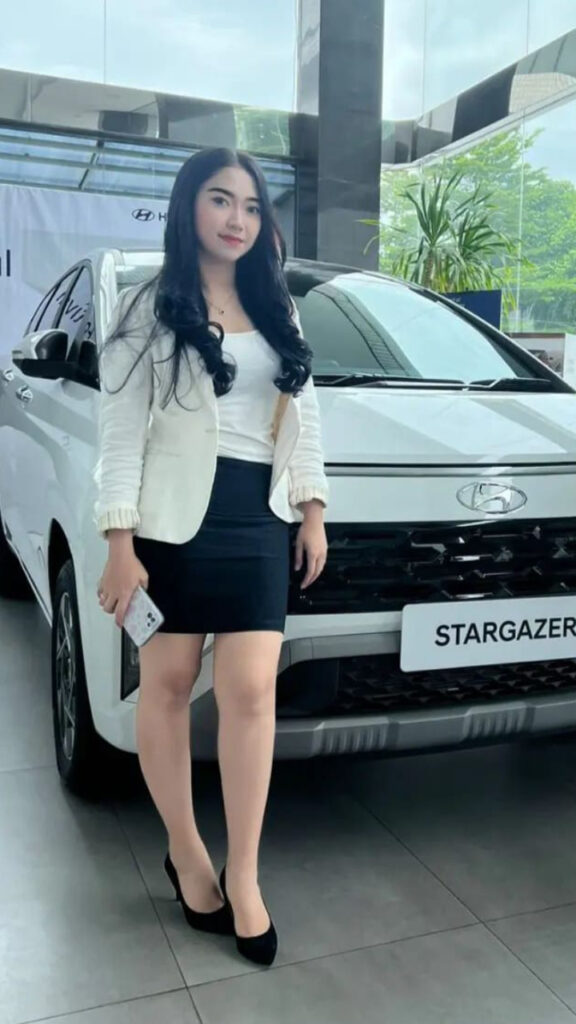 Rok Mini Seksi SPG Hyundai Ketat