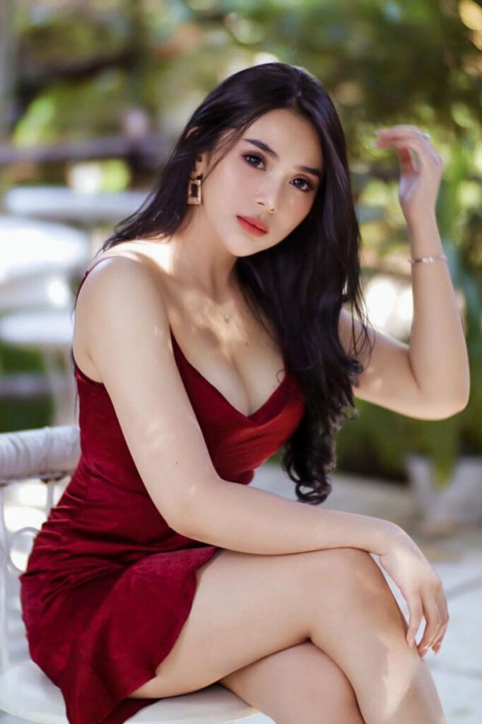 Dress merah seksi Paha Mulus MOntok Amelia NS Nurma Sungkawa