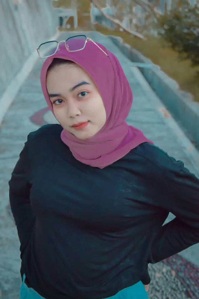 Cewek jIlbab seksi manis Semok