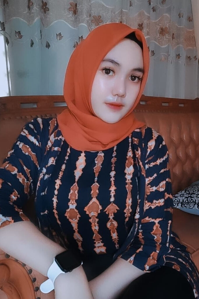 HIjab Seksi Indri Wulandari Tatapan mata Seksi