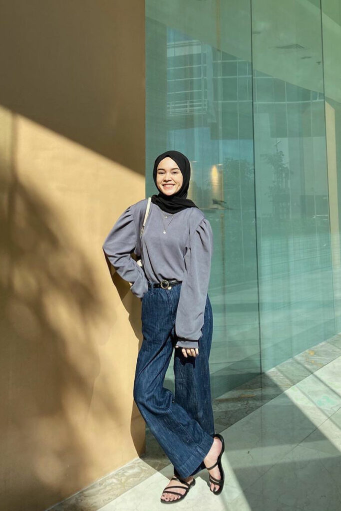 K pose foto berdiri hijab manis selebgram