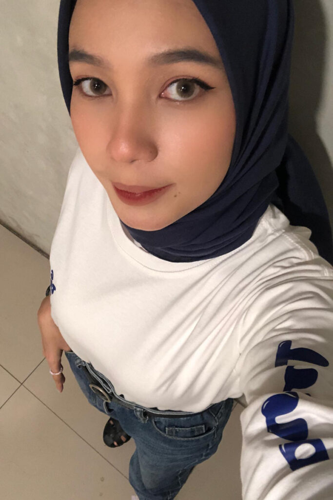 Kaos Putih Ketat Fadhila Razak Viral