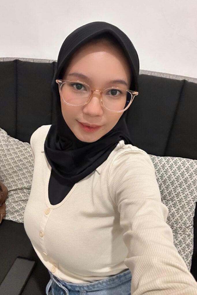 Kaos Putih Ketat Fadhila Razak Viral Selfie Menggoda