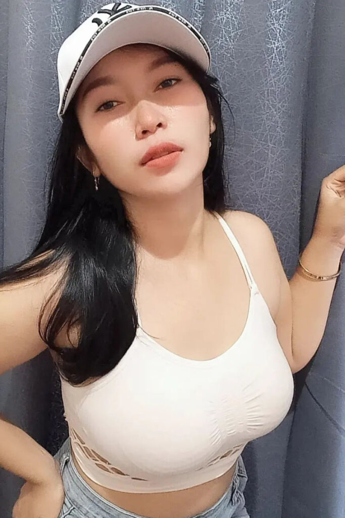 Mery Safitri Croptop Seksi pakai Topi