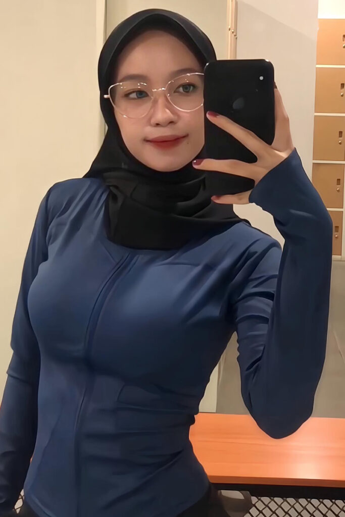 Selfie HP Depan Cermin Fadhila Razak Viral Habis Work out Ketat