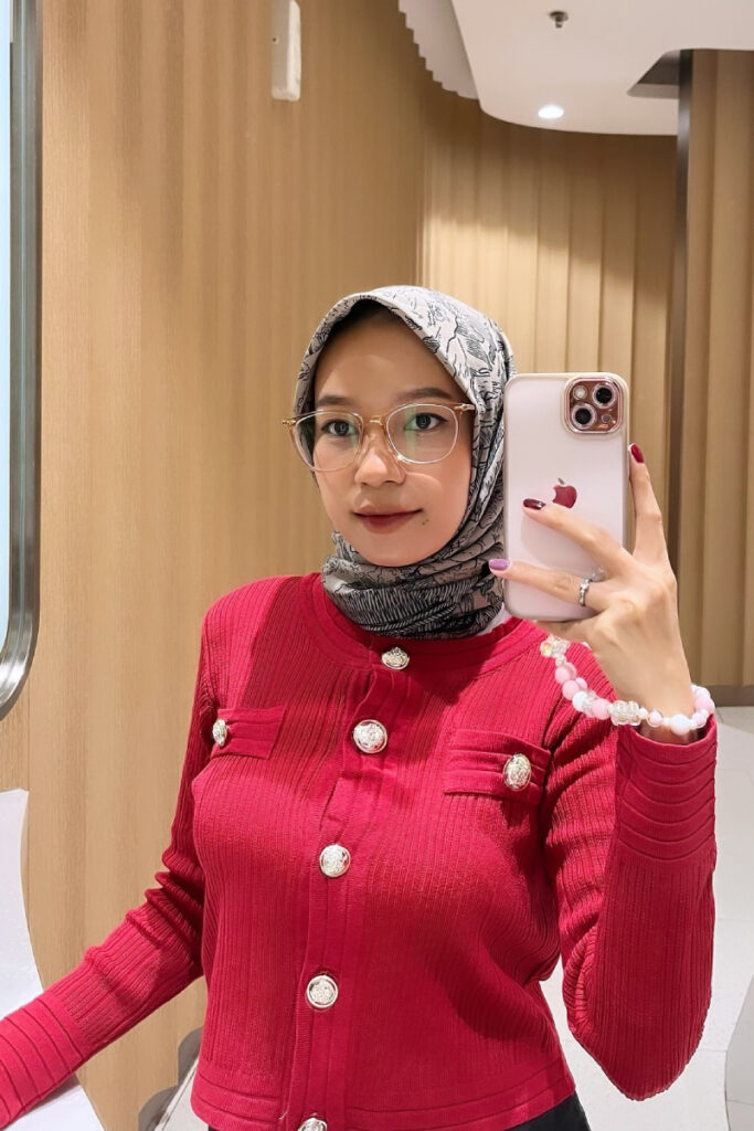 Selfie HP Depan Cermin Fadhila Razak Viral Manis