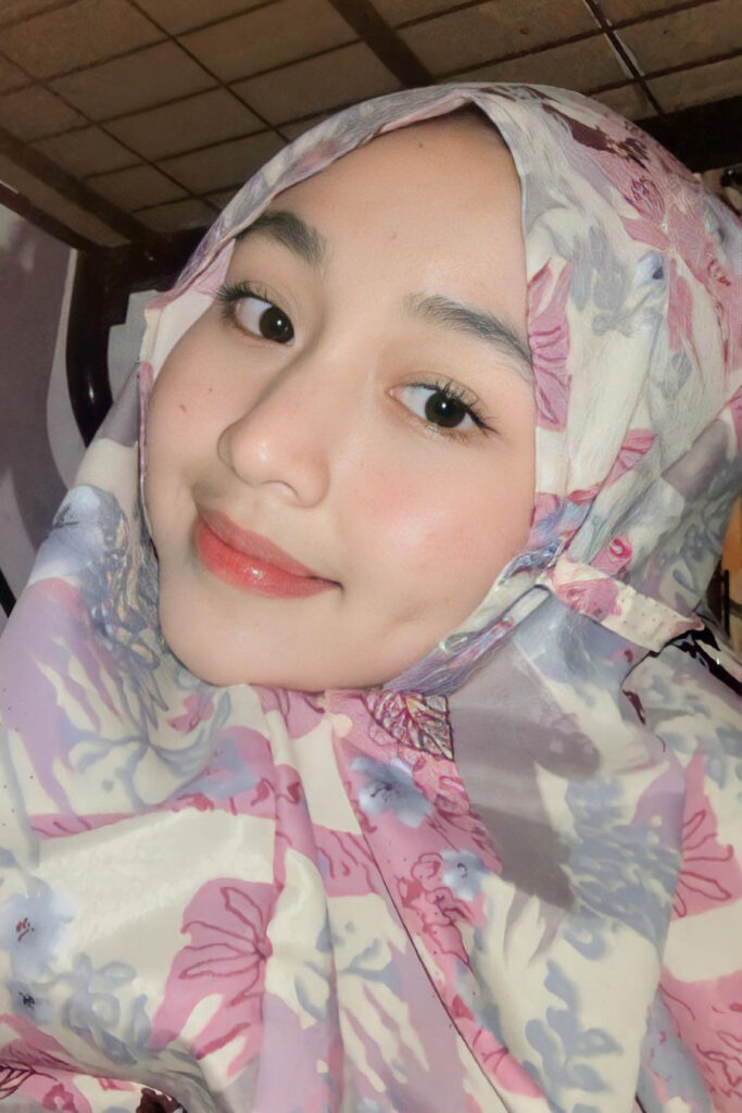 Selfie mukena cewek manis hidung mancung