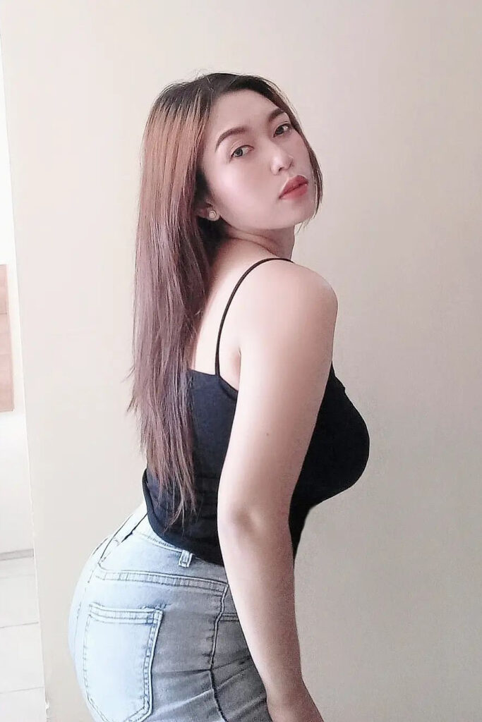 Tanktop Hitam Mery Safitri Seksi