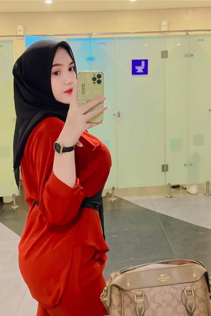 Wulan Indriyani selfie di dalam kamar mandi