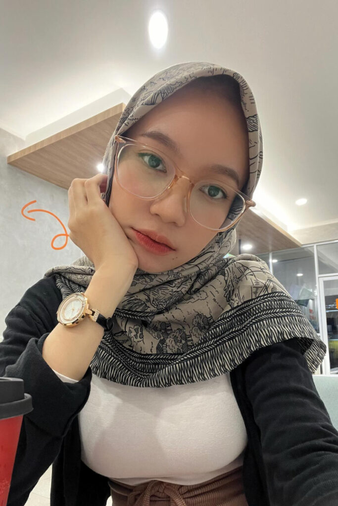 fadhila razak Selebgram manis Baju kaos ketat