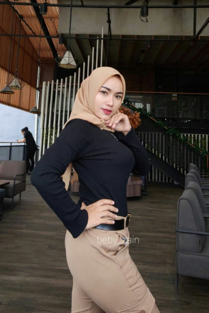 Baju Koas Hitam Ketat Beby Zain Seksi Selebgram Hijab