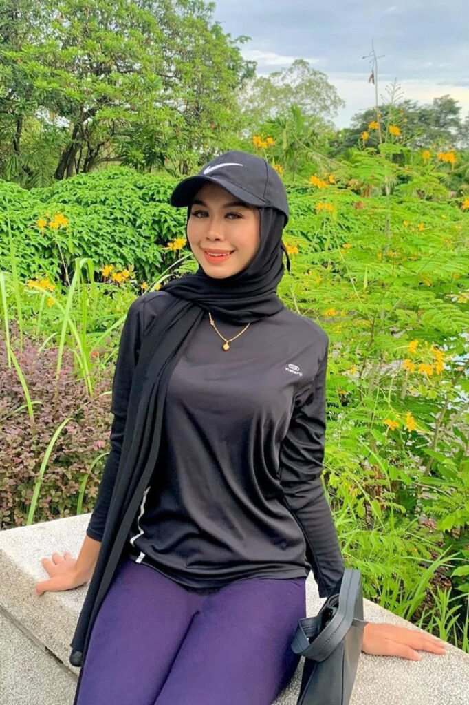 Legging Ketat Seksi Cewek Hijab Tomboy