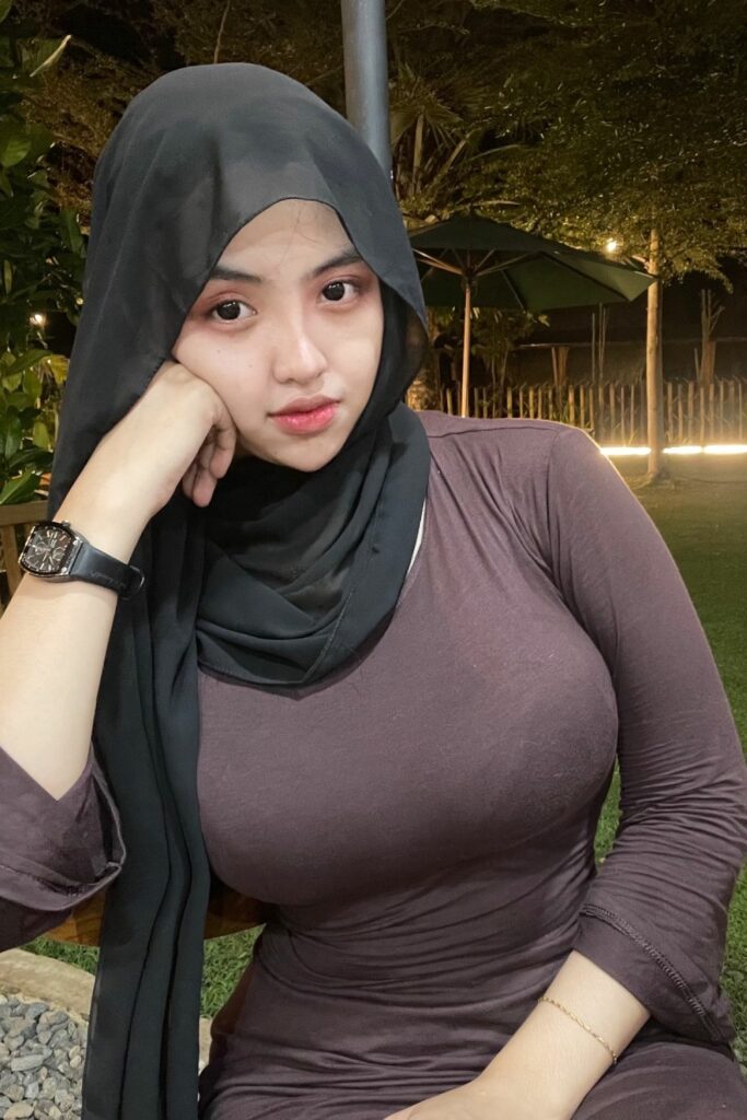 Nadya Novita Sari Selife Menggoda Teasing Selebgram Hijab Baju ketat