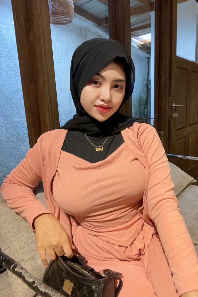 Nadya Novita Sari Selife Menggoda Teasing Selebgram Hijab Senyum manis Toge