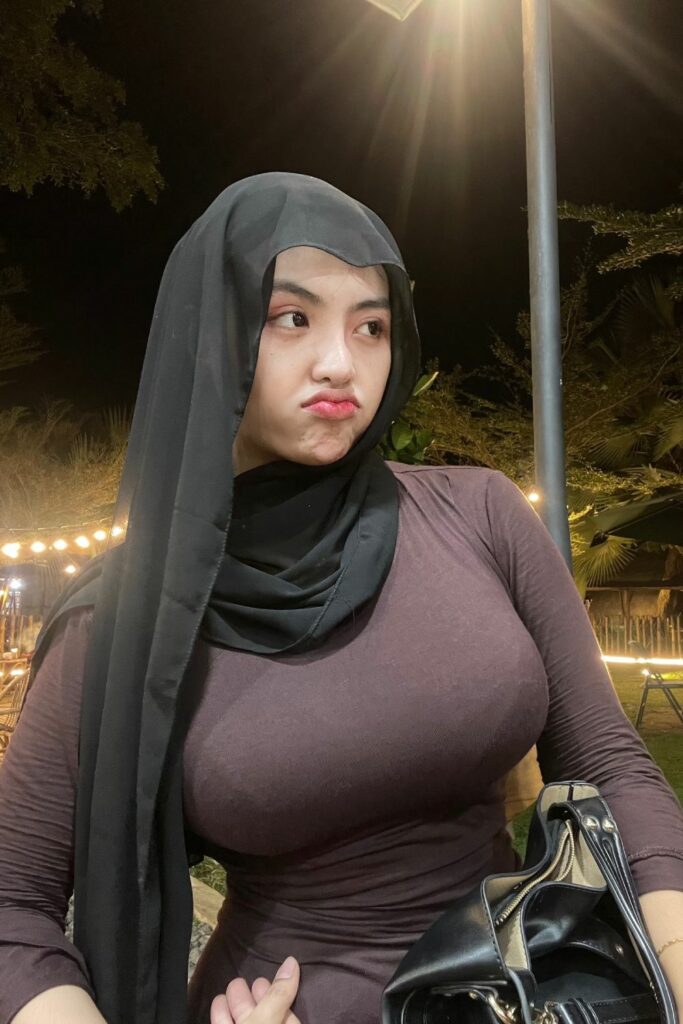 Nadya Novita Sari Selife Menggoda Teasing Selebgram Hijab Jilbob Manyun