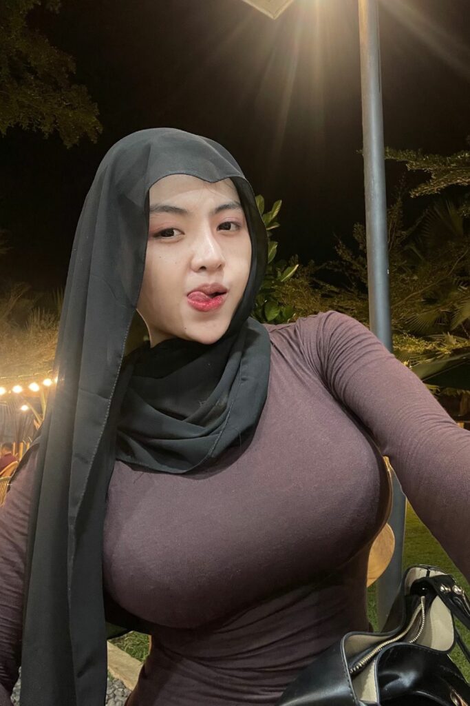 Nadya Novita Sari Selife Menggoda Teasing Selebgram Hijab Lidah Melet