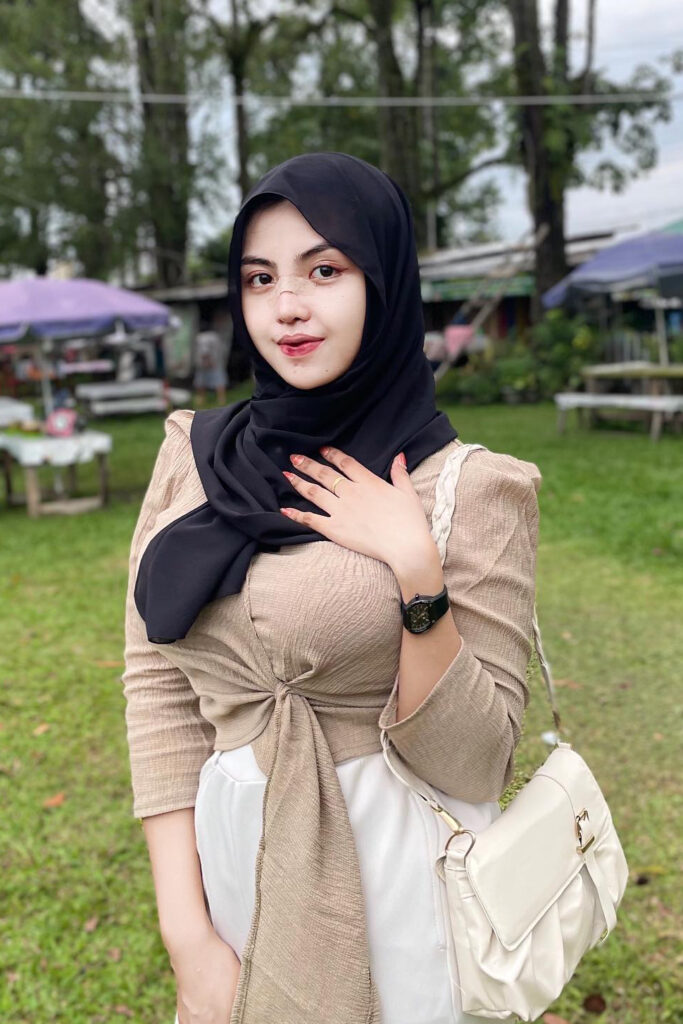 Nadya Novita Sari jilbab hitam manis