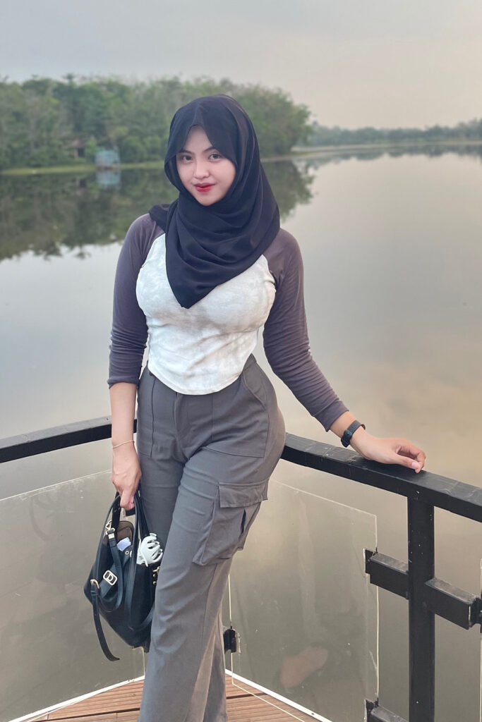 Nadya Novita Sari senyum manis dan imut