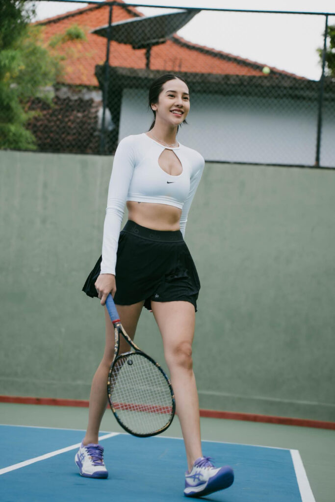 Rok Mini Seksi Anya Geraldine Tenis Kaki jenjang