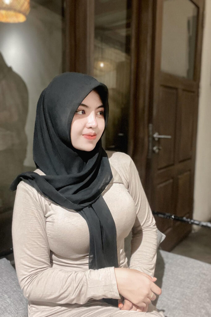 Selebgram manis Nadya Novita Sari