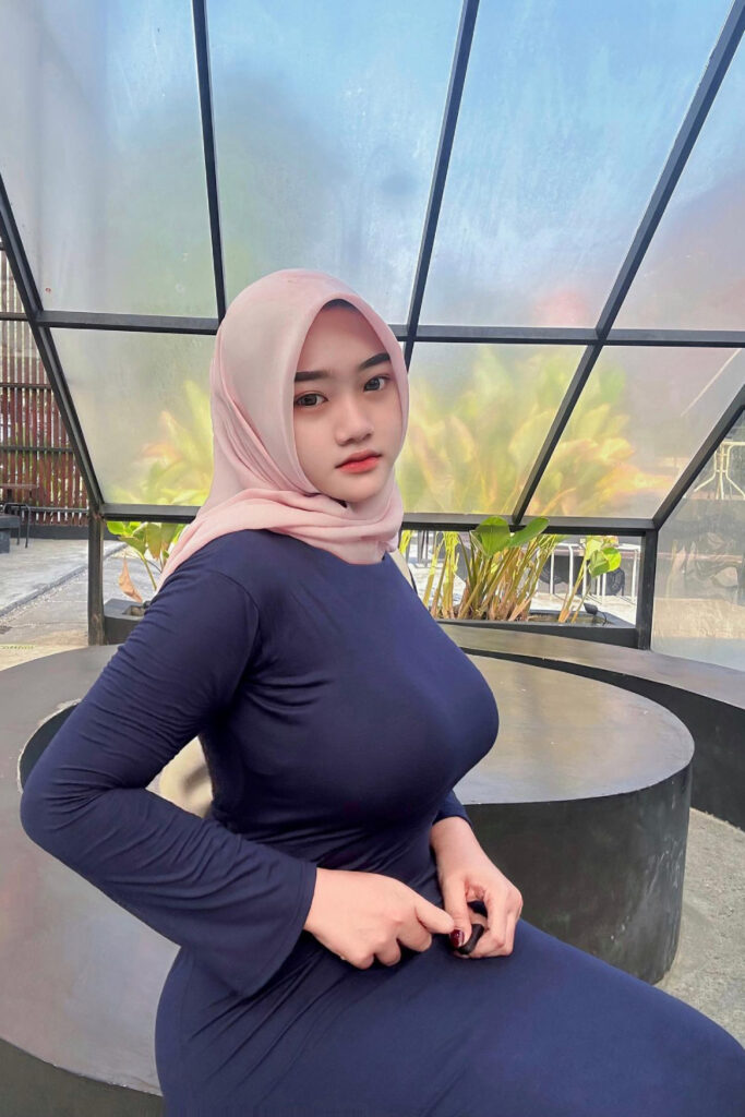 Dress Ketat Masula Indah tatapan mata teasing