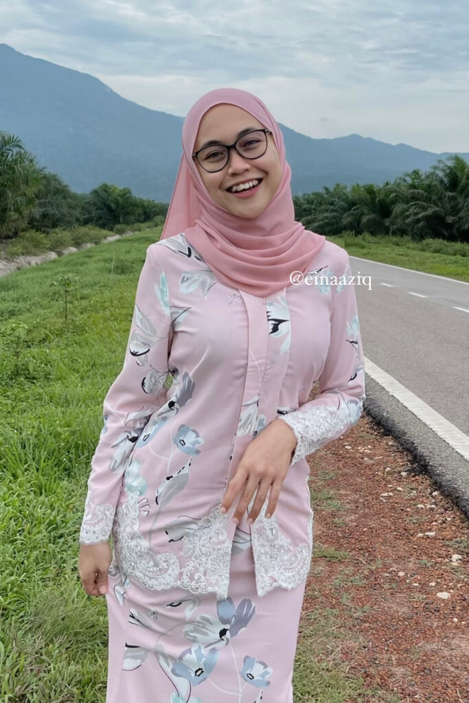 Eina Keina Cocoa Selebgram Hijab Malay Kurung