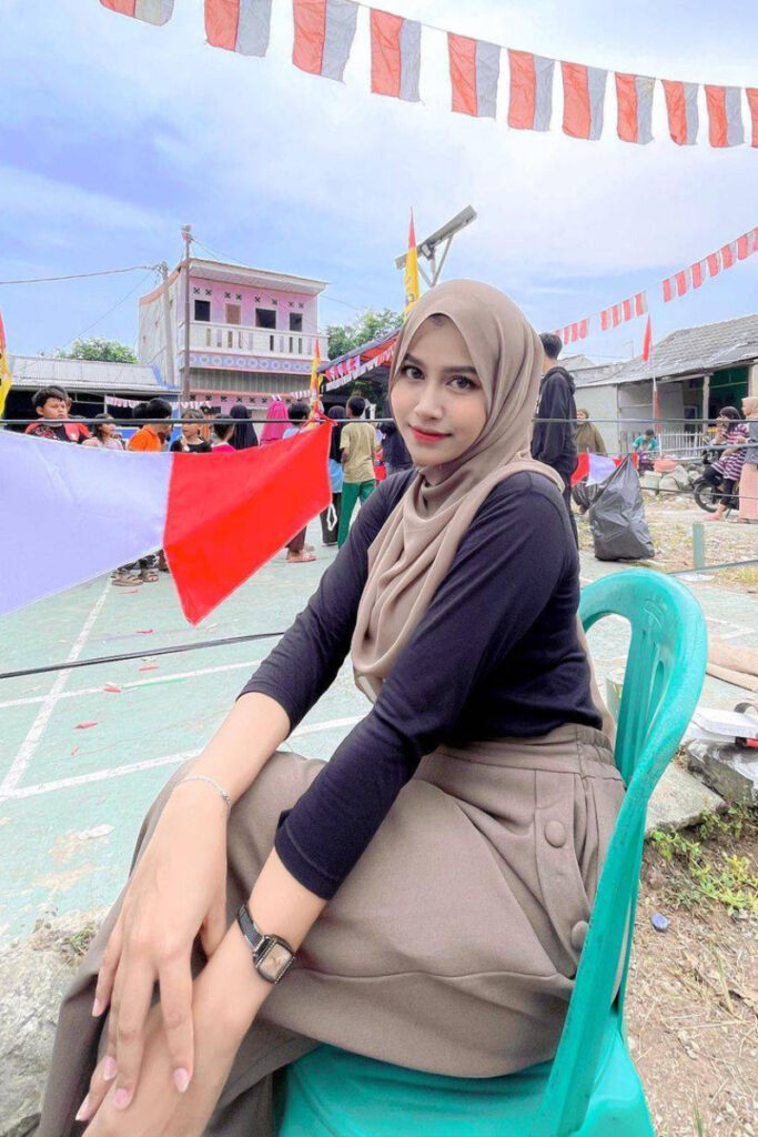 Gadis desa nonotn Maharraozra Selebgram Jilbab Cantik