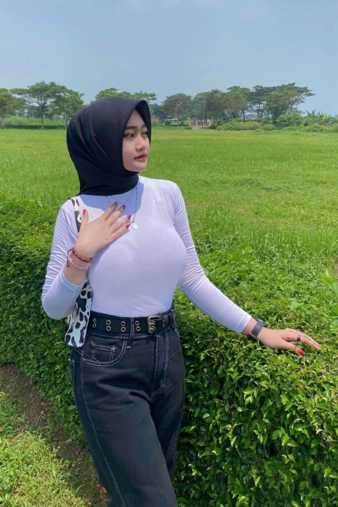 Indah Masula Nur Anisa Hijab Putih Ketat Elus dada Sabar