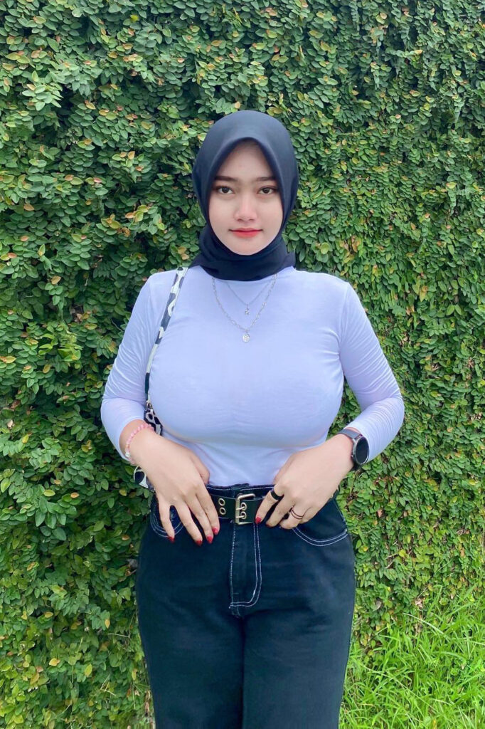 Indah Masula Nur Anisa Hijab Putih Ketat Toge