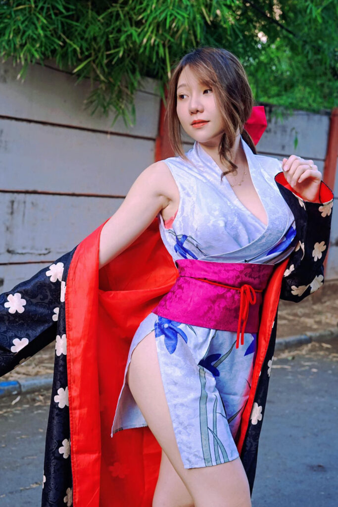 Jena Damayya Seksi Kimono Jepang Paha Mulus